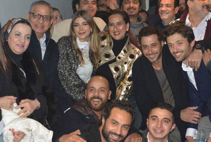 أبطال فيلم "اطلعولي بره" وأحمد السعدني وكريم فهمي.