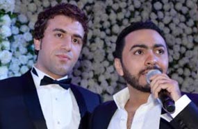 تامر حسني يغني للعروسين