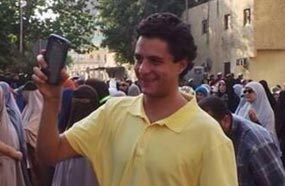 الفيشاوي يشارك في مسيرة الإخوان على سبيل المرح