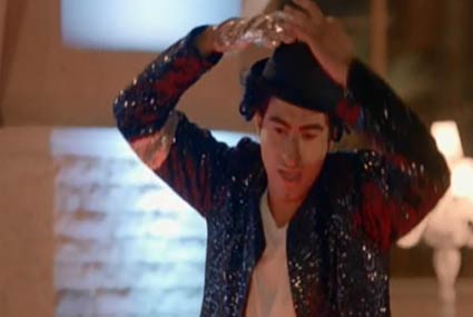 علي ربيع في زي مايكل جاكسون