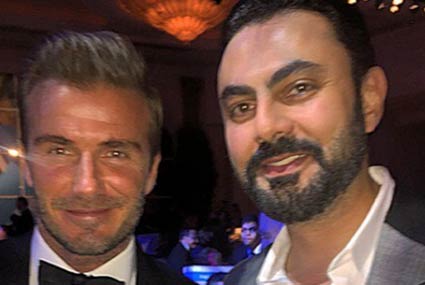 محمد كريم

نشر الممثل محمد كريم صورة جمعته باللاعب الإنجليزي ديفيد بيكام، وذلك احتفالا بعيد ميلاد اللاعب الشهير.
