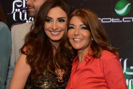سميرة سعيد تبارك لأنغام على الألبوم