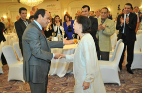 فاتن حمامة مع السيسي 