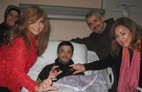 ماهر عصام يشير بـ&quot;علامة السيسي&quot;