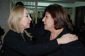 سميحة أيوب مع زوجة المرحوم