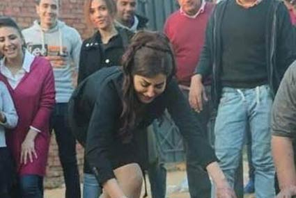 وفاء عامر تذبح عجلا في أول أيام تصوير "شطرنج"