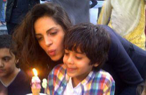 آمال ماهر وابنها عمر