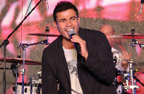 عمرو دياب في الحفل