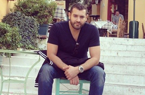 عمرو يوسف خلال تصوير البرنامج في لبنان