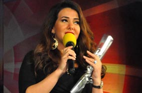 دنيا خلال تكريمها