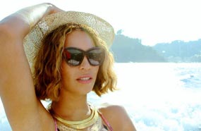 بيونسيه في رحتلها التي احتفلت خلالها بعيد ميلادها الـ 33