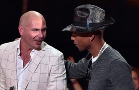 فاريل ويليامز وبيتبول في حفل &quot;آي هارت راديو&quot;