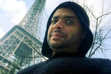 رامي صبري

يتواجد المطرب رامي صبري في العاصمة الفرنسية باريس، ويستمتع بوقته هناك ويقوم بجولة في معالمها السياحية وشوارعها الجميلة، وشارك رامي جمهوره بصورة له من باريس ويظهر خلفه برج إيفل.
