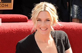 كيت ونسلت تحتفل بنجمتها في ممر المشاهير