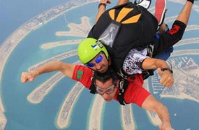 هل تستطيع أن تحتل مكان باسم يوسف في تلك الصورة؟