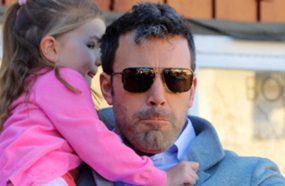 بن أفليك يحاول إبعاد المصور