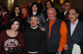 الفنانون يحتفلون بأعياد الميلاد