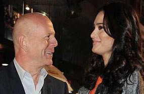 بروس ويلز وزوجته الحسناء