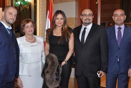كارول سماحة وزوجها وليد مصطفى في حفل السفارة اللبنانية