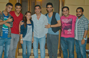 كارمن مع فريق عمل الدعاء