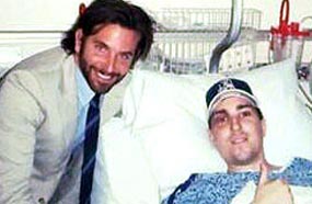 برادلي كوبر يزور جيفري بومان أحد ضحايا تفجيرات بوسطن