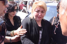 روجينا تحاول تهدئة مها أحمد