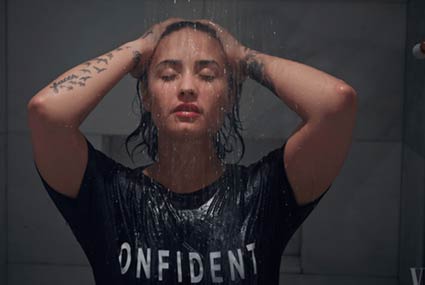 ديمي لوفاتو في جلسة تصويرها لـVanity Fair