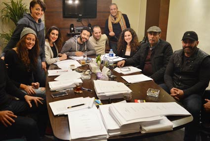 صورة لفريق عمل المسلسل