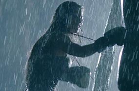 دوللي في لقطة من الكليب