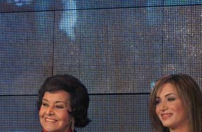 مديحة يسري أثناء تكريمها من مجلة دير جيست