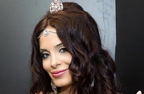 دومينيك بفستان قطعتين