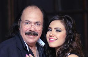 إيمي طلعت زكريا مع والدها في عيد ميلادها