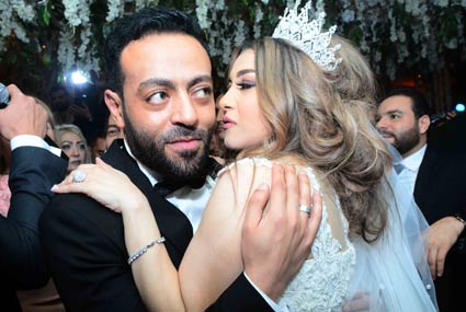 تامر عاشور وزوجته