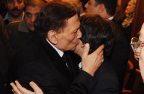 قبلة من عادل إمام لابن الشريعي