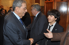 عمرو موسى يعزي حفيد الشريعي