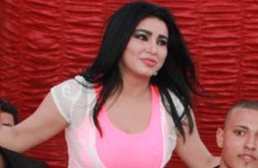 مروى محمولة على أيدي حراس الحفل