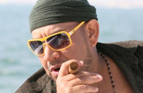 عصاك كاريكا في كليب &quot;على باب الله&quot;