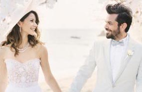 بيرين سات وزوجها في حفل زواجهما