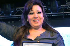 فيفي عبده عقب تكريمها كأم مثالية في نادي الطيران