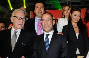 عدد كبير من الفنانين استقبلوا كأس العالم منهم عزت أبو عوف وأشرف عبد الباقي وأروى جودة وهنا شيحة ويسرا 