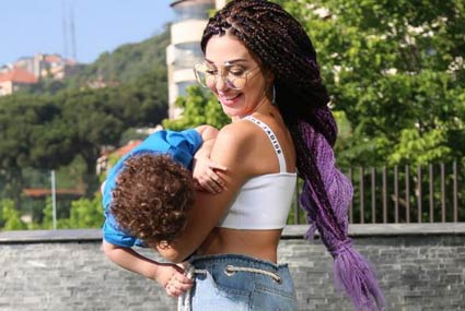 ميريام فارس مع ابنها جايدن