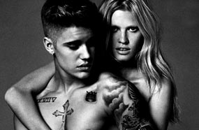 جستين بيبر مع لارا ستون في حملة &quot;كالفين كلاين&quot; الإعلانية