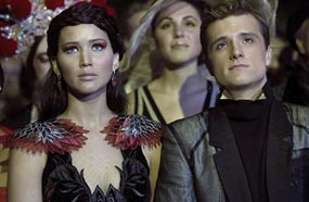 التمثيل والأزياء كانا رائعين في الفيلم. كاتنيس بدت أكثر حيوية هذا الجزء، لأن جينفير لورانس تمكنت من الدور أكثر وفهمته بشكل أعمق.