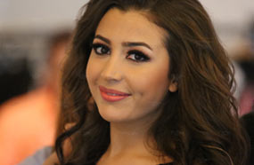 جنات في مشهد من الكليب