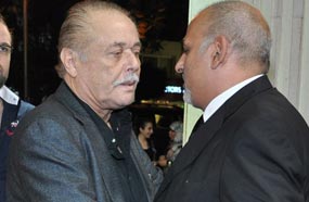 محمود عبد العزيز بالشارب مع جمال سليمان