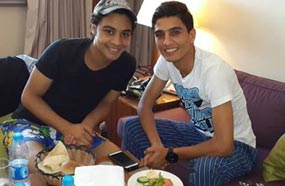 جمال وعساف يتناولان الإفطار