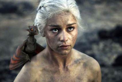 إميليا كلارك في لقطة من مسلسل Game of Thrones