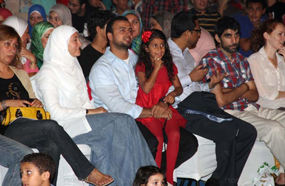 مصطفى حسني وأسرته أثناء الحفل