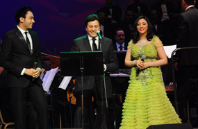 آية وهاني شاكر ورامي رفعت على خشبة المسرح