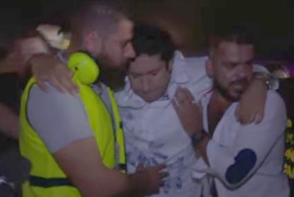 منذر رياحنة يساعد هاني رمزي بعد مقلب &quot;هبوط اضطراري&quot;